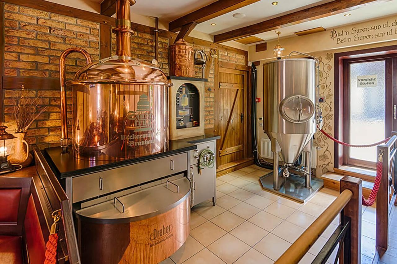 Hotel Am Markt & Brauhaus Stadtkrug Ueckermunde Bagian luar foto