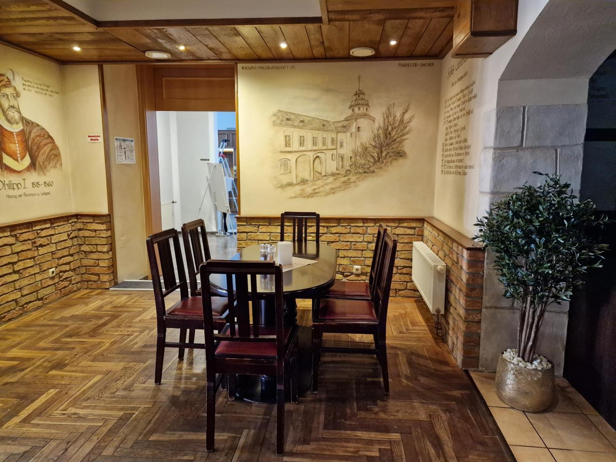 Hotel Am Markt & Brauhaus Stadtkrug Ueckermunde Bagian luar foto