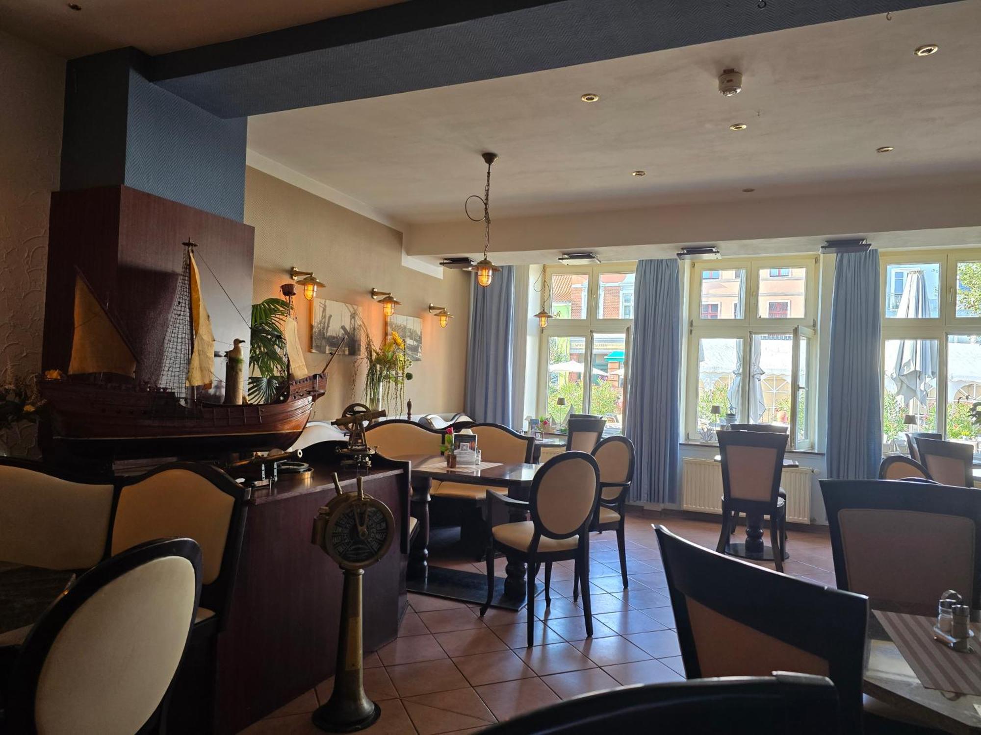Hotel Am Markt & Brauhaus Stadtkrug Ueckermunde Bagian luar foto