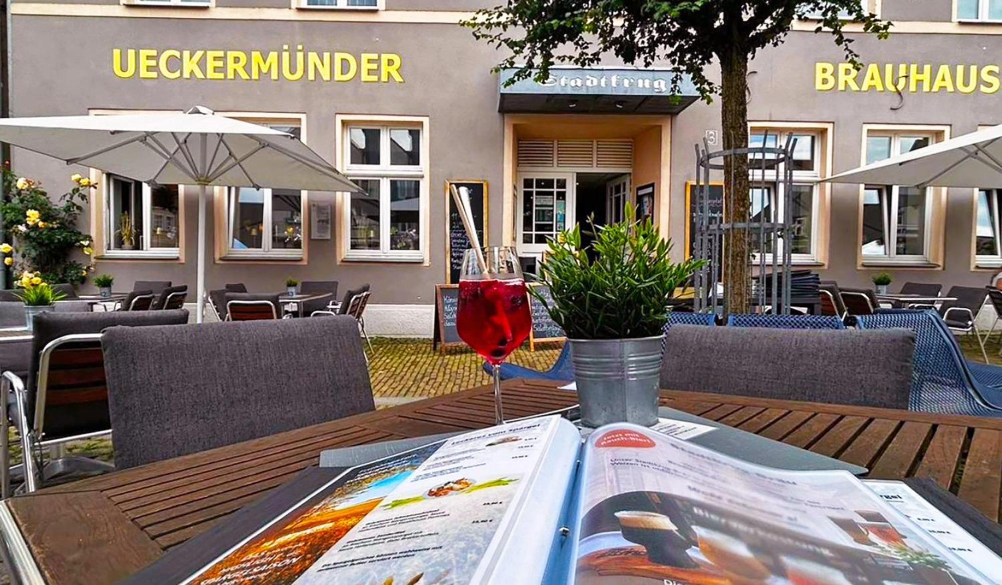 Hotel Am Markt & Brauhaus Stadtkrug Ueckermunde Bagian luar foto