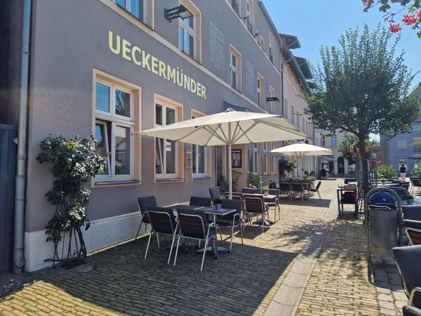 Hotel Am Markt & Brauhaus Stadtkrug Ueckermunde Bagian luar foto