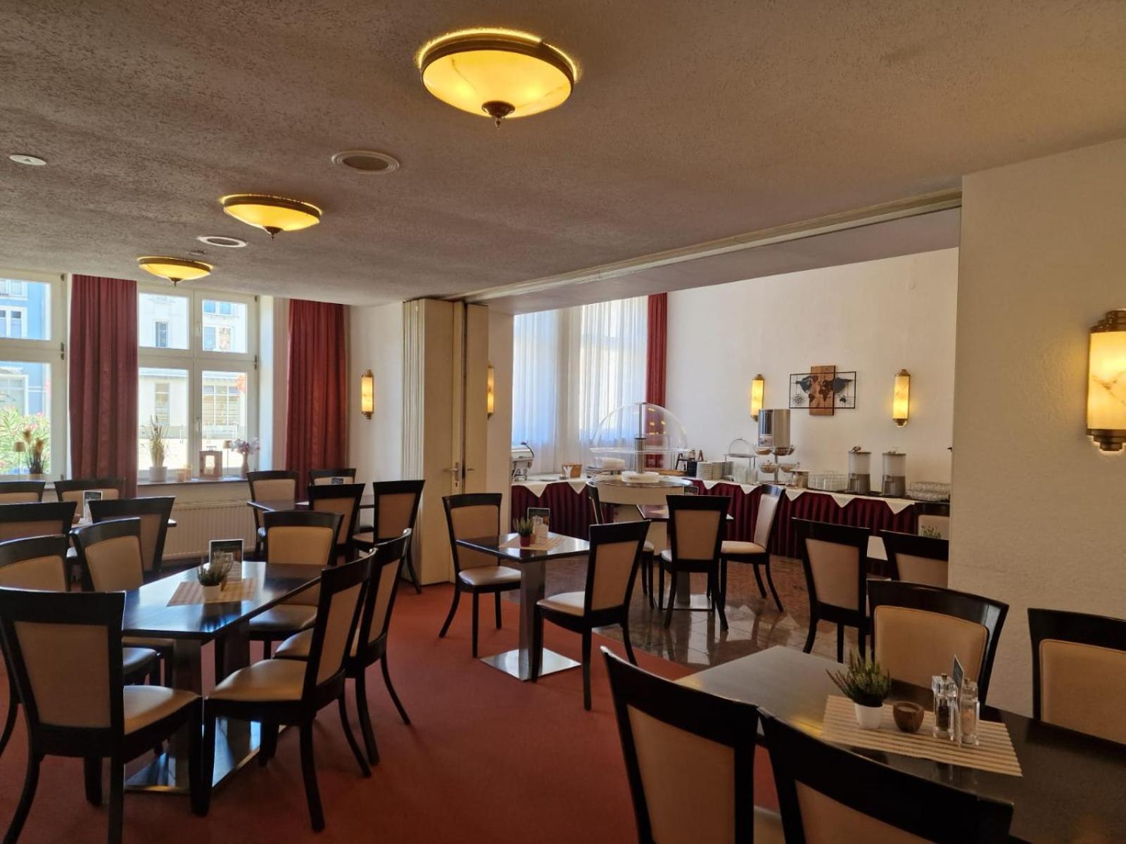 Hotel Am Markt & Brauhaus Stadtkrug Ueckermunde Bagian luar foto