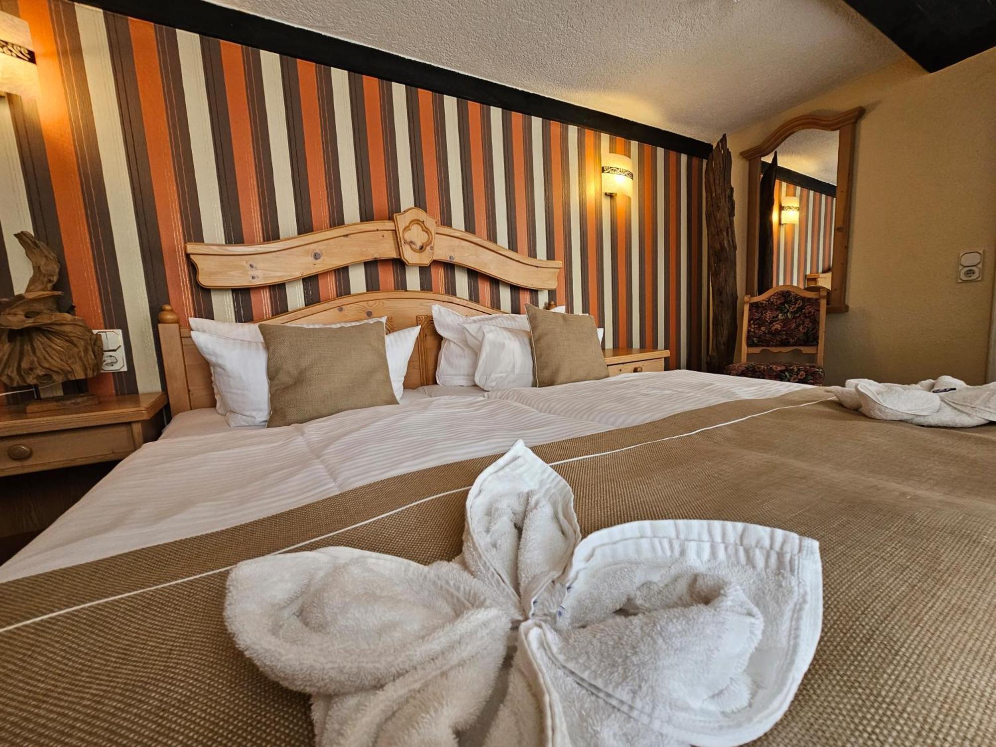 Hotel Am Markt & Brauhaus Stadtkrug Ueckermunde Bagian luar foto