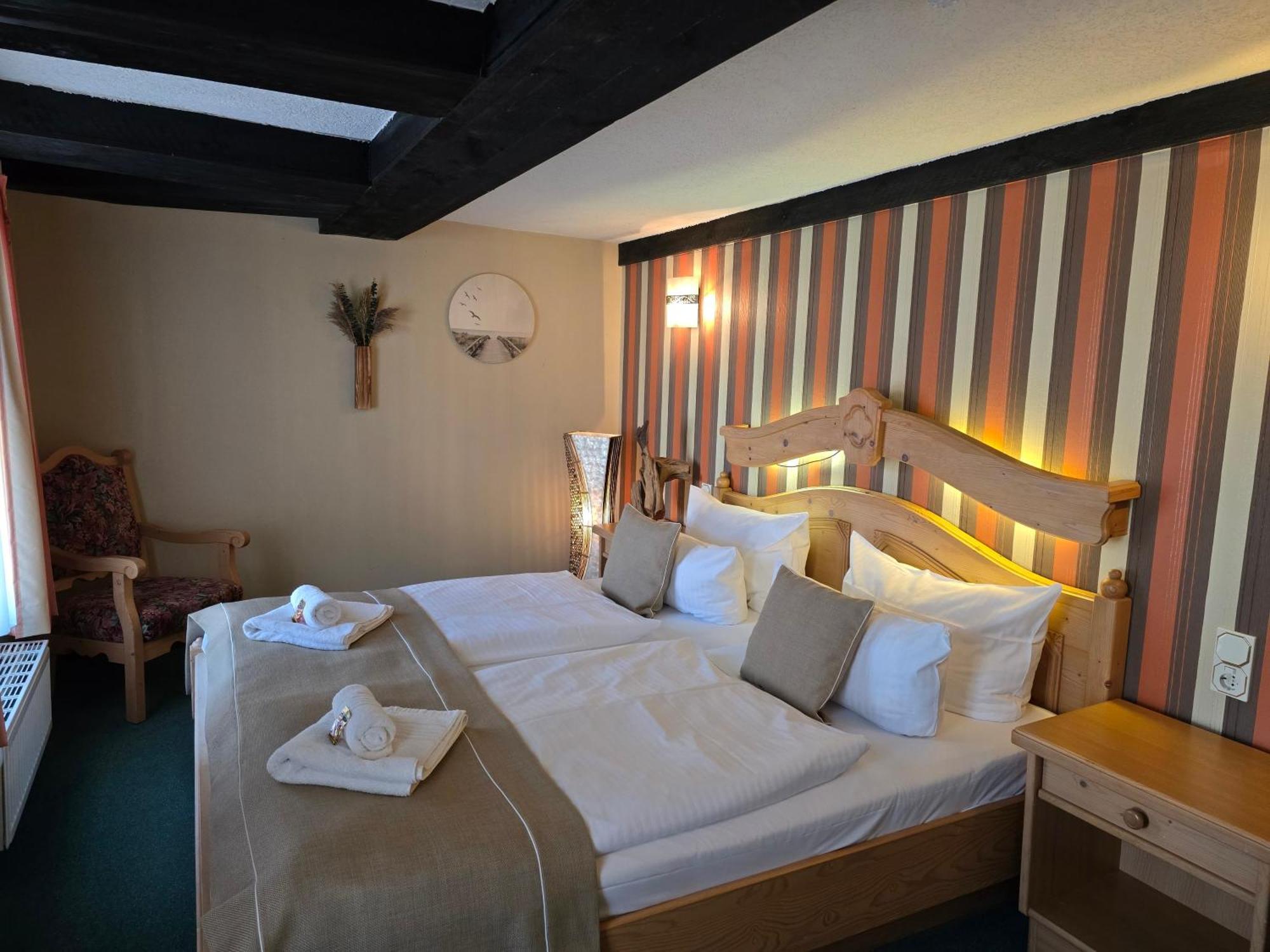 Hotel Am Markt & Brauhaus Stadtkrug Ueckermunde Bagian luar foto