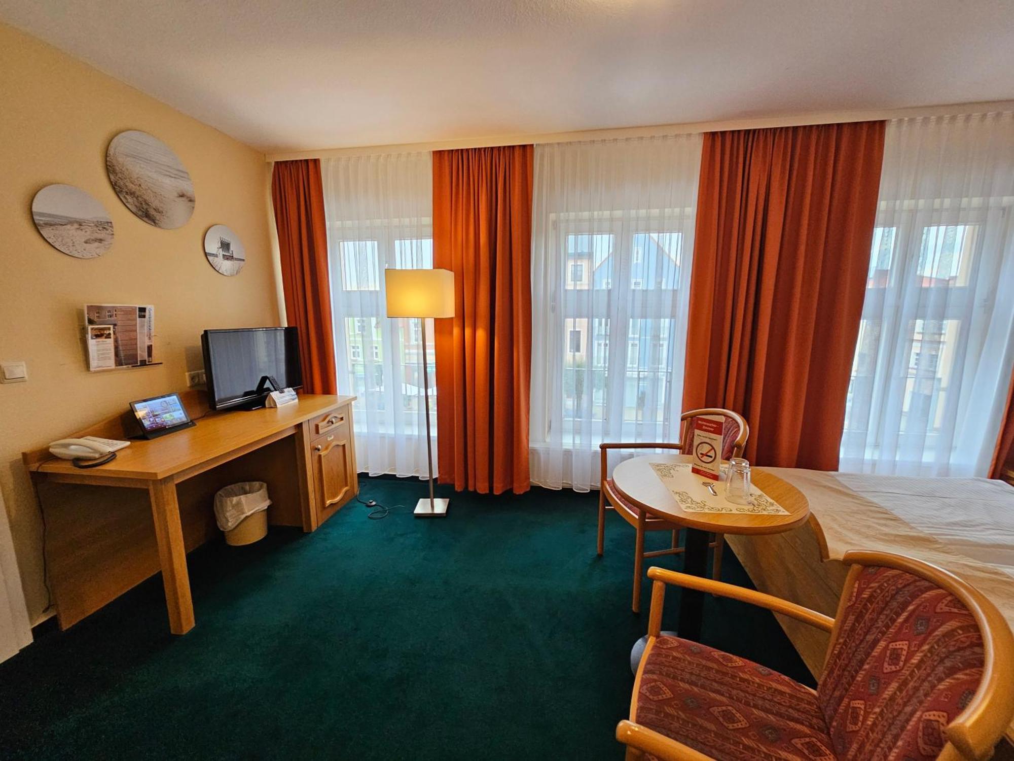 Hotel Am Markt & Brauhaus Stadtkrug Ueckermunde Bagian luar foto