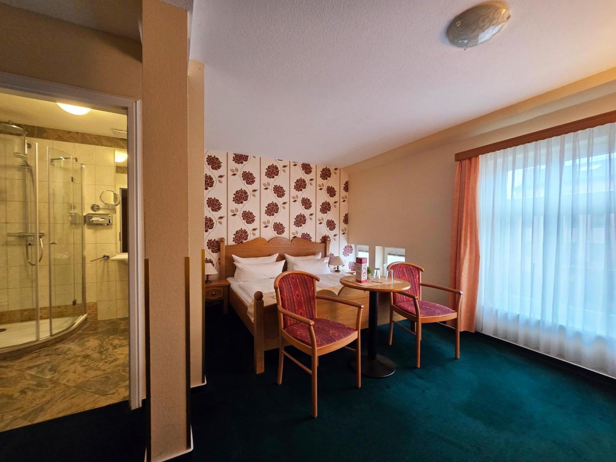 Hotel Am Markt & Brauhaus Stadtkrug Ueckermunde Bagian luar foto