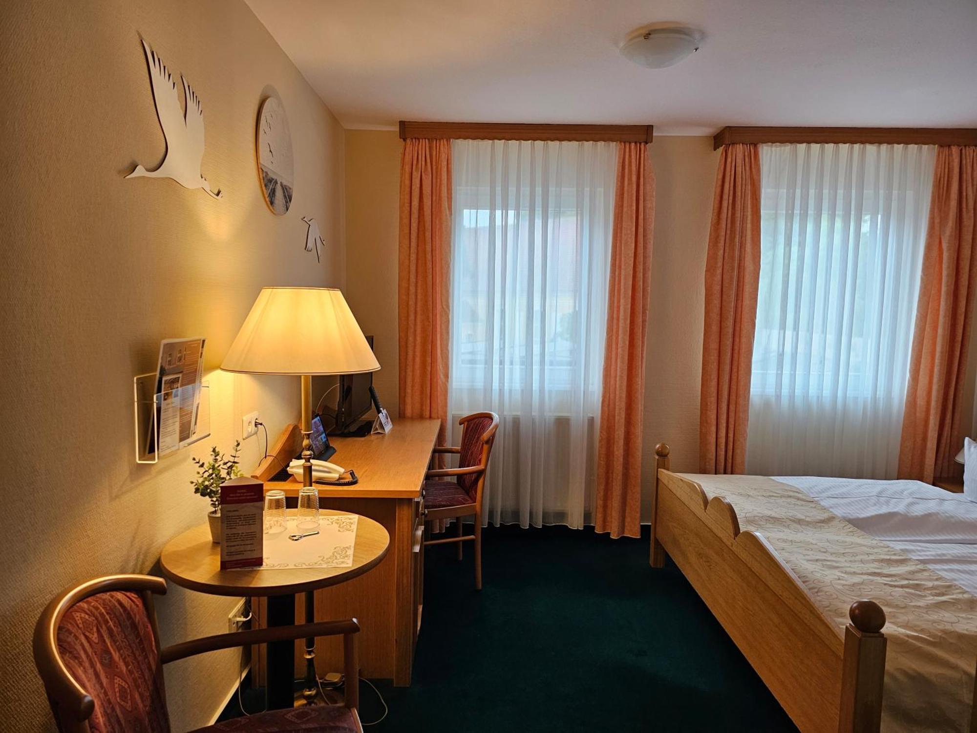 Hotel Am Markt & Brauhaus Stadtkrug Ueckermunde Bagian luar foto