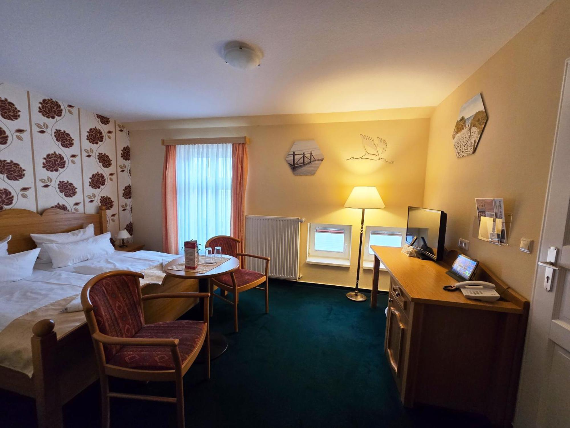 Hotel Am Markt & Brauhaus Stadtkrug Ueckermunde Bagian luar foto