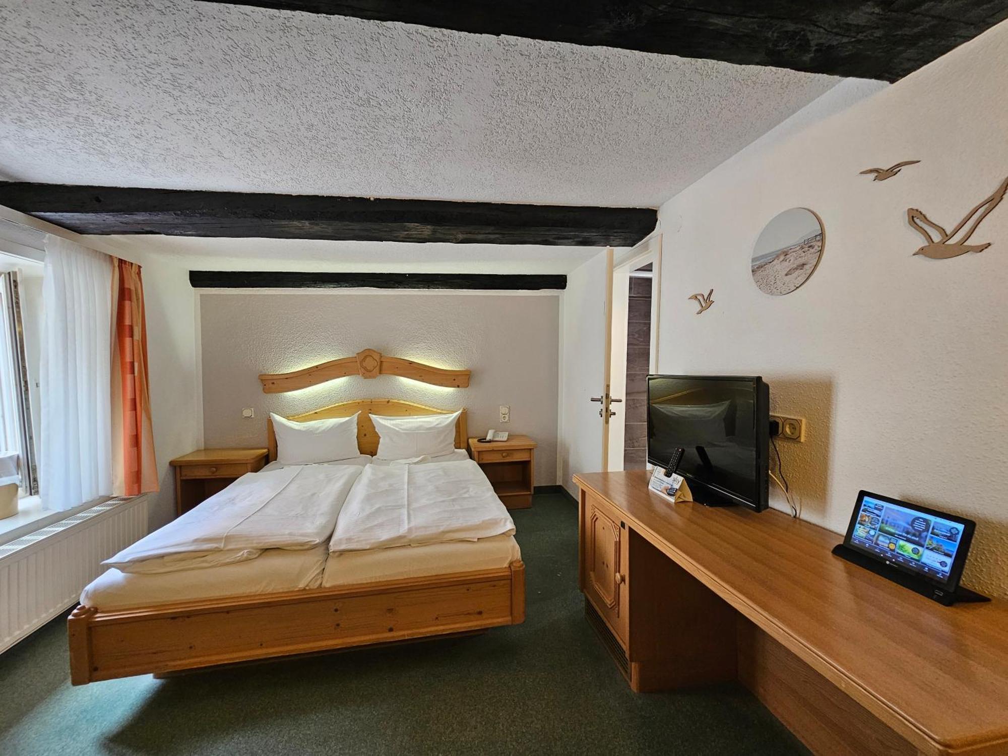 Hotel Am Markt & Brauhaus Stadtkrug Ueckermunde Bagian luar foto